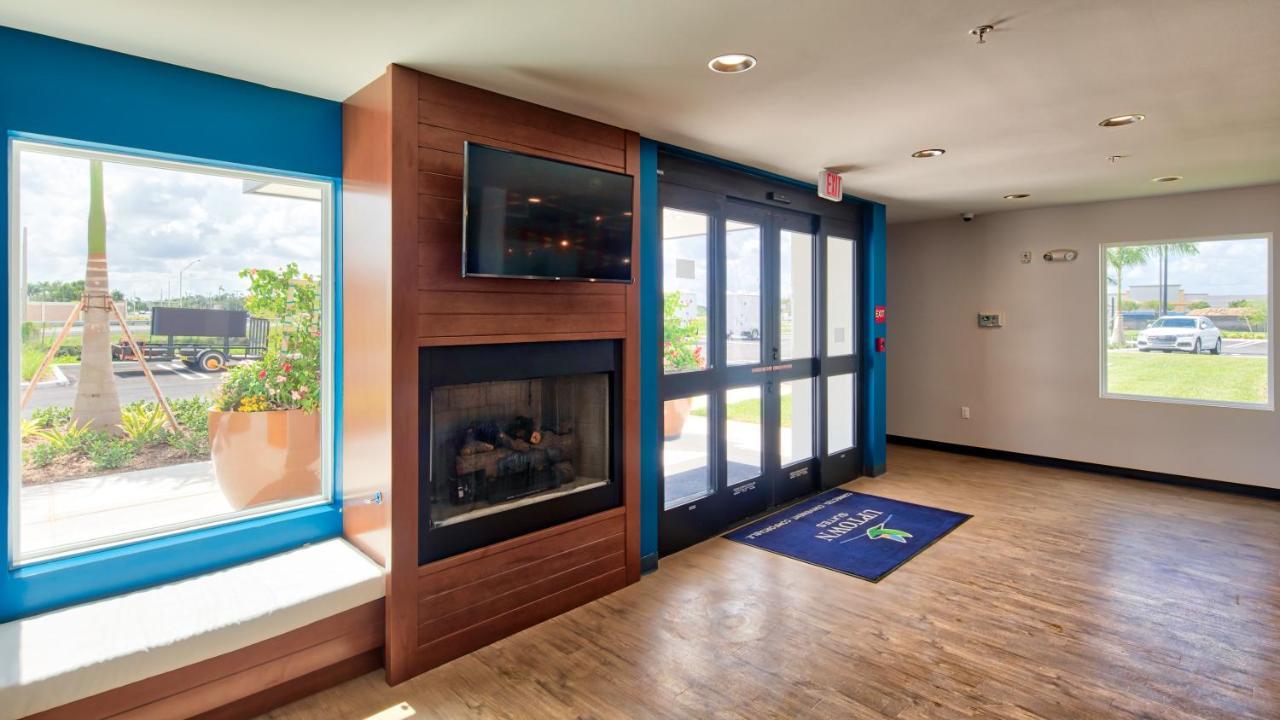 Uptown Suites Extended Stay Tampa Fl - Riverview Riverview  Extérieur photo